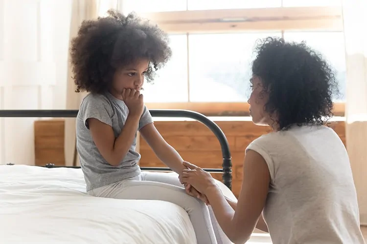 A mother talking to her child about the egg donor